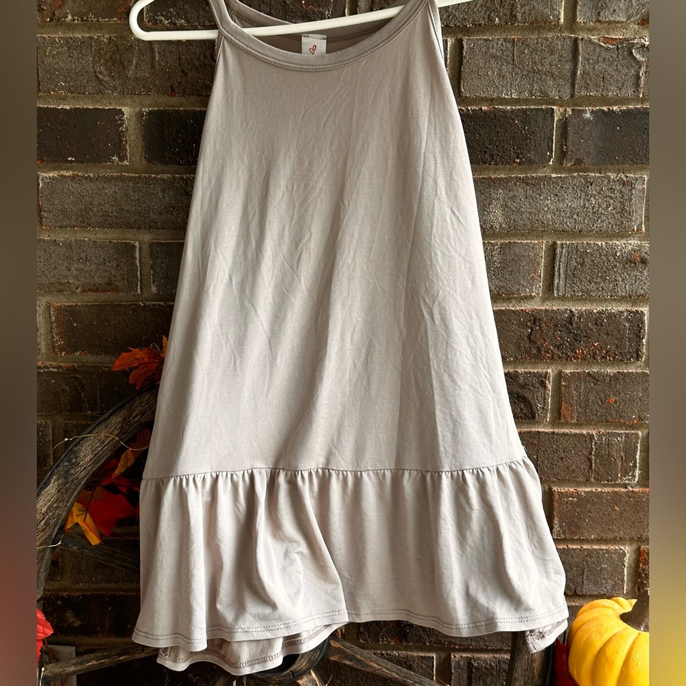 👡 Ruffle Tan Sleeveless Large Lightweight Top